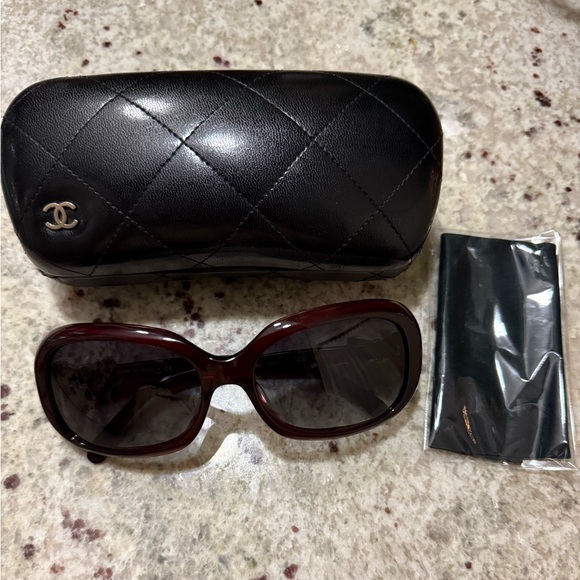 CHANEL Ribbon Logo CC Sunglasses - Picture 1 of 7